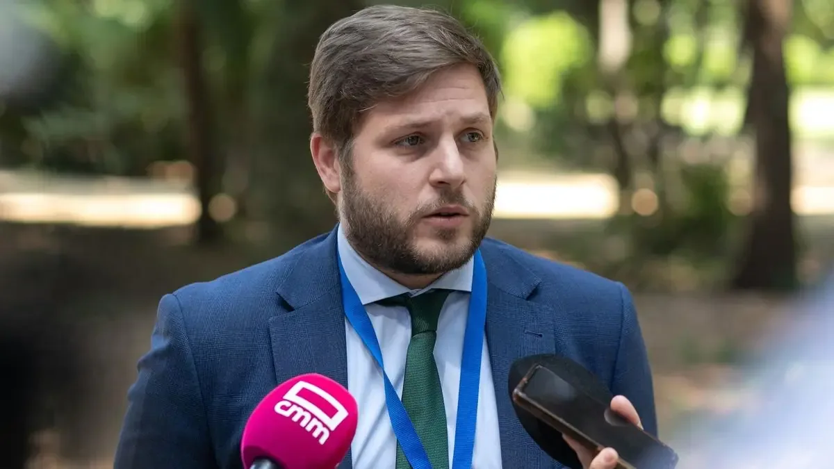 El conflicto entre el Gobierno de Castilla-La Mancha y Óscar Puente se intensifica por la parada del AVE en Alcázar de San Juan.
