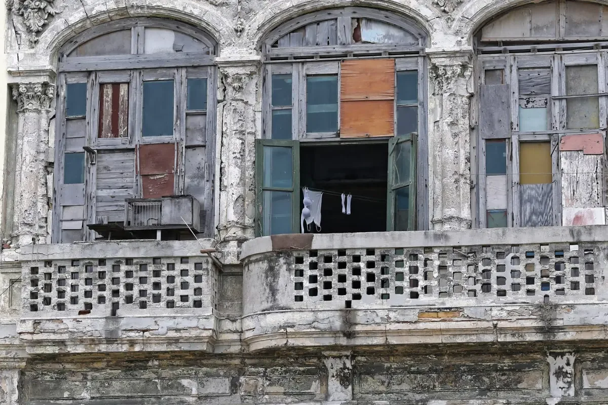 La crisis en Cuba impulsa una lucha diaria entre la esperanza y la desesperación desde tierras españolas.