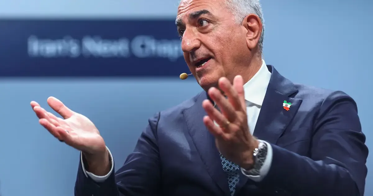 El heredero del último sha promete un futuro democrático si cae el régimen ayatolá.