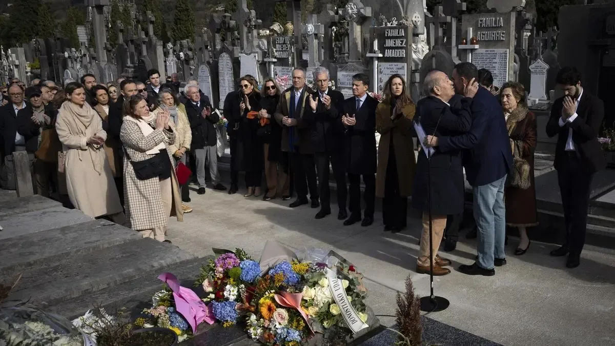 El hijo del histórico socialista asesinado por ETA reprocha la relación del gobierno con los herederos de criminales.