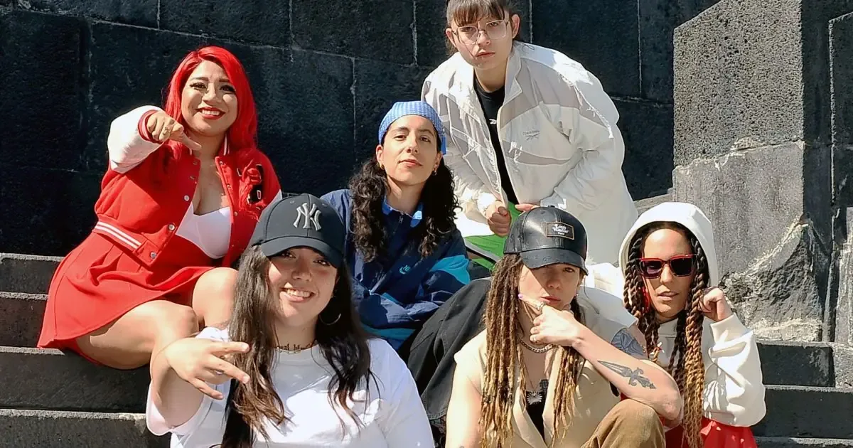 "Mujer en Cypher" destaca las voces femeninas en el hip hop, promoviendo colaboración y sororidad.