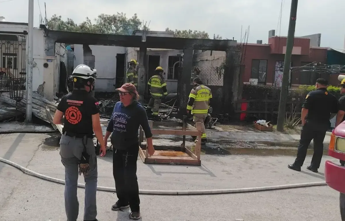El incendio se controló sin reportes de lesionados ni víctimas en el incidente.