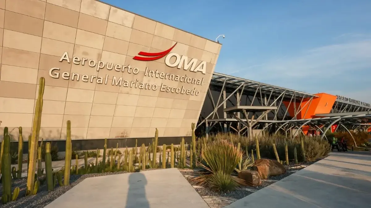 El incremento de tarifas afecta a pasajeros y podría impactar la competitividad en el sector aéreo.