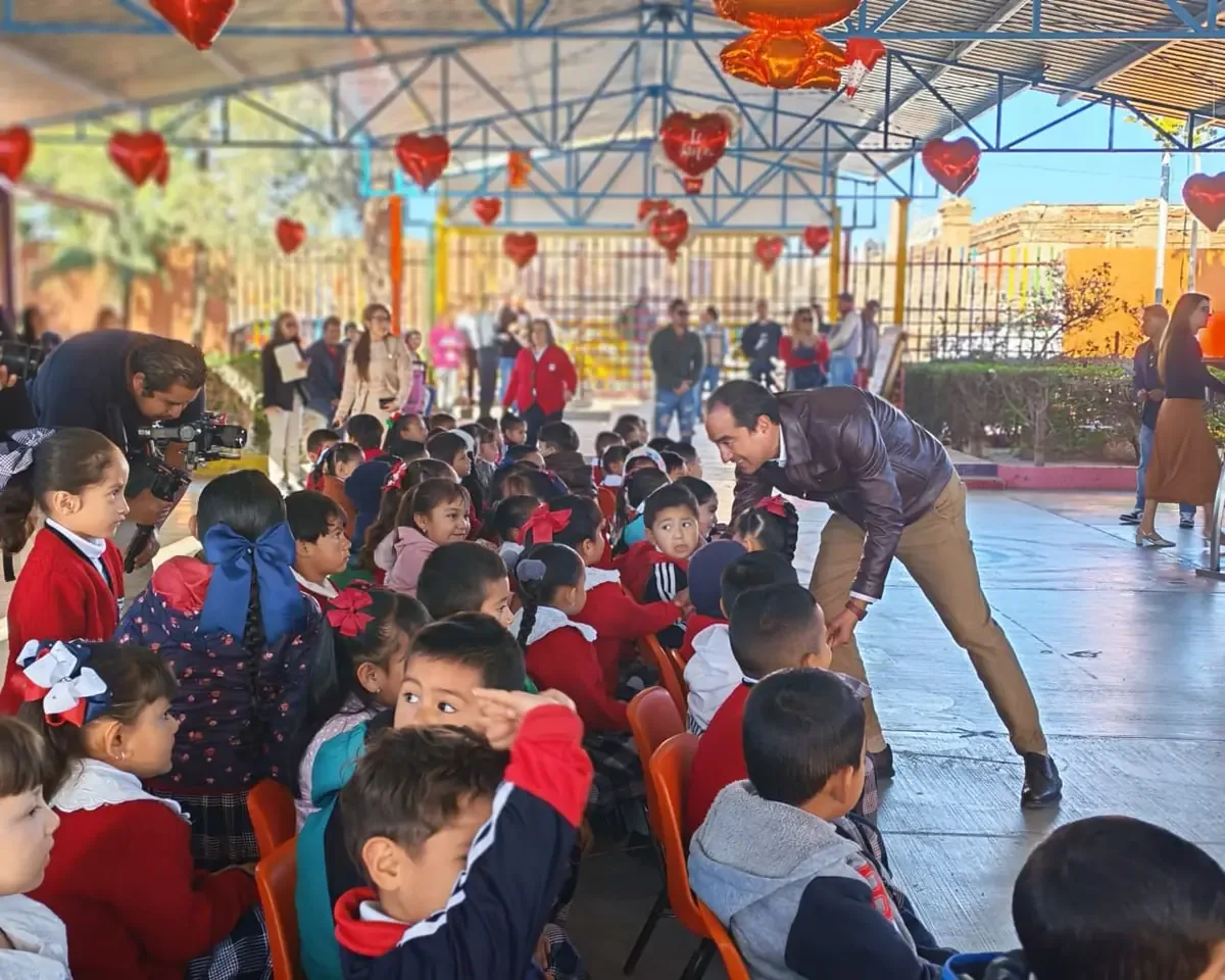 El Jardín de Niños Cristóbal de Oñate recibe una cubierta que beneficiará a más de 166 alumnos.