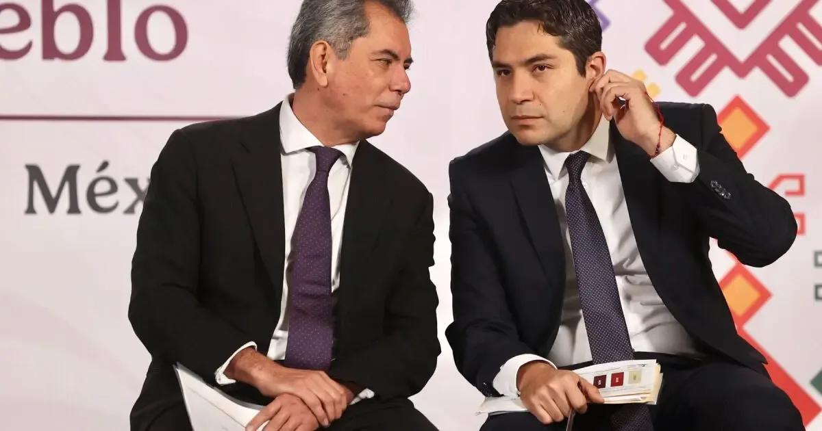 El jefe del SAT, Antonio Martínez Dagnino, presenta los resultados de recaudación fiscal.