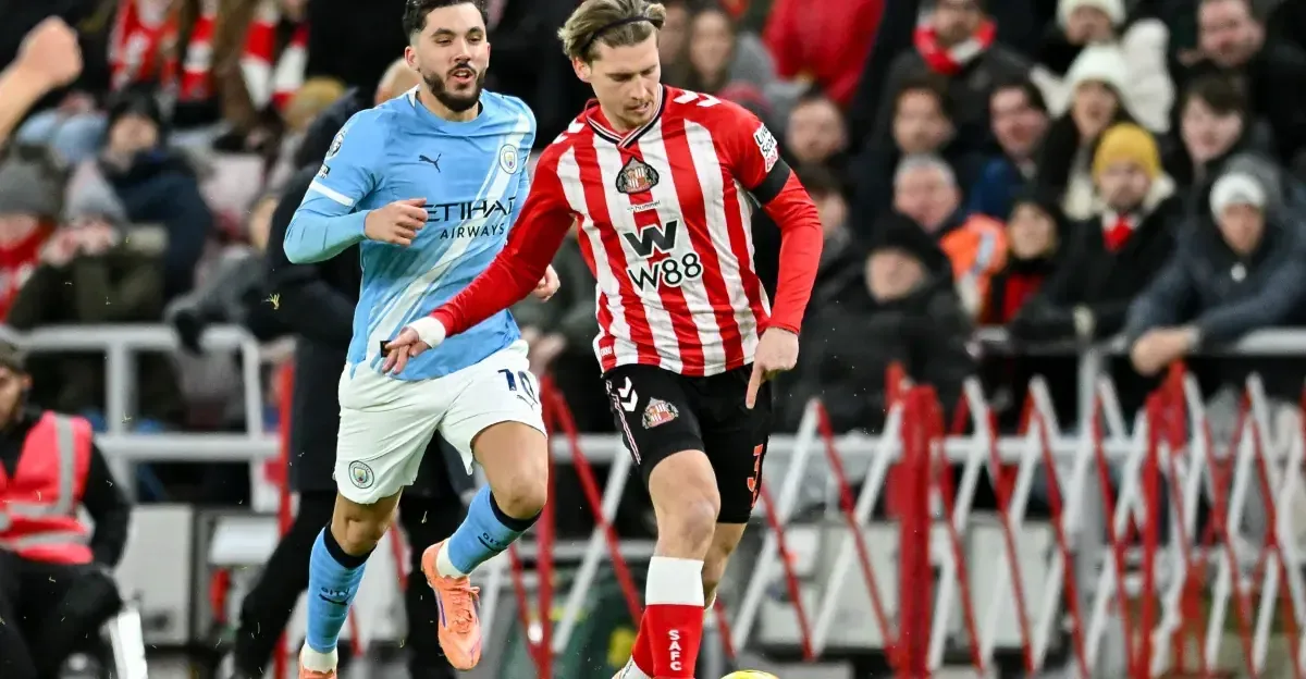 El joven defensor busca consolidarse en la Premier League con Sunderland.