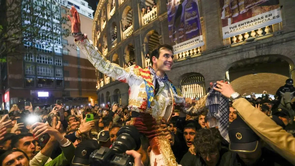 El joven torero obtiene el reconocimiento del jurado taurino y la afición.