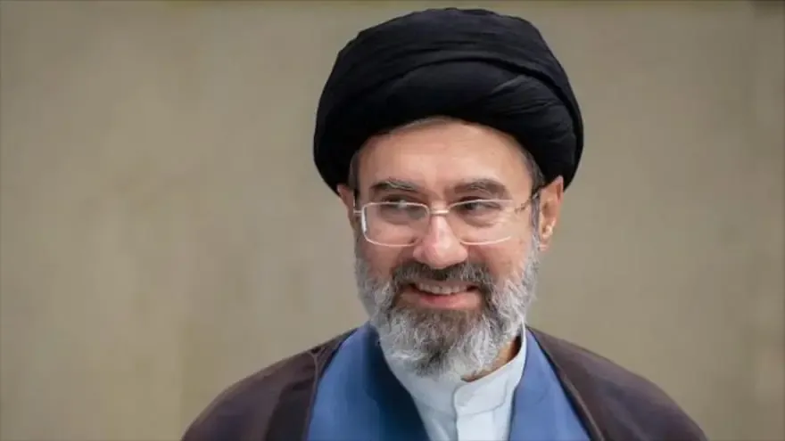 El Líder de Irán destaca la importancia del trabajo y la educación para el progreso del país.