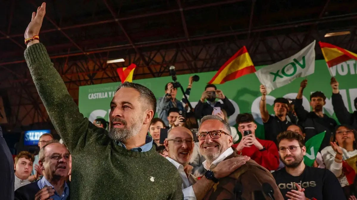 El líder de Vox muestra su disposición a colaborar, pero critica al PP por engañar a sus electores.