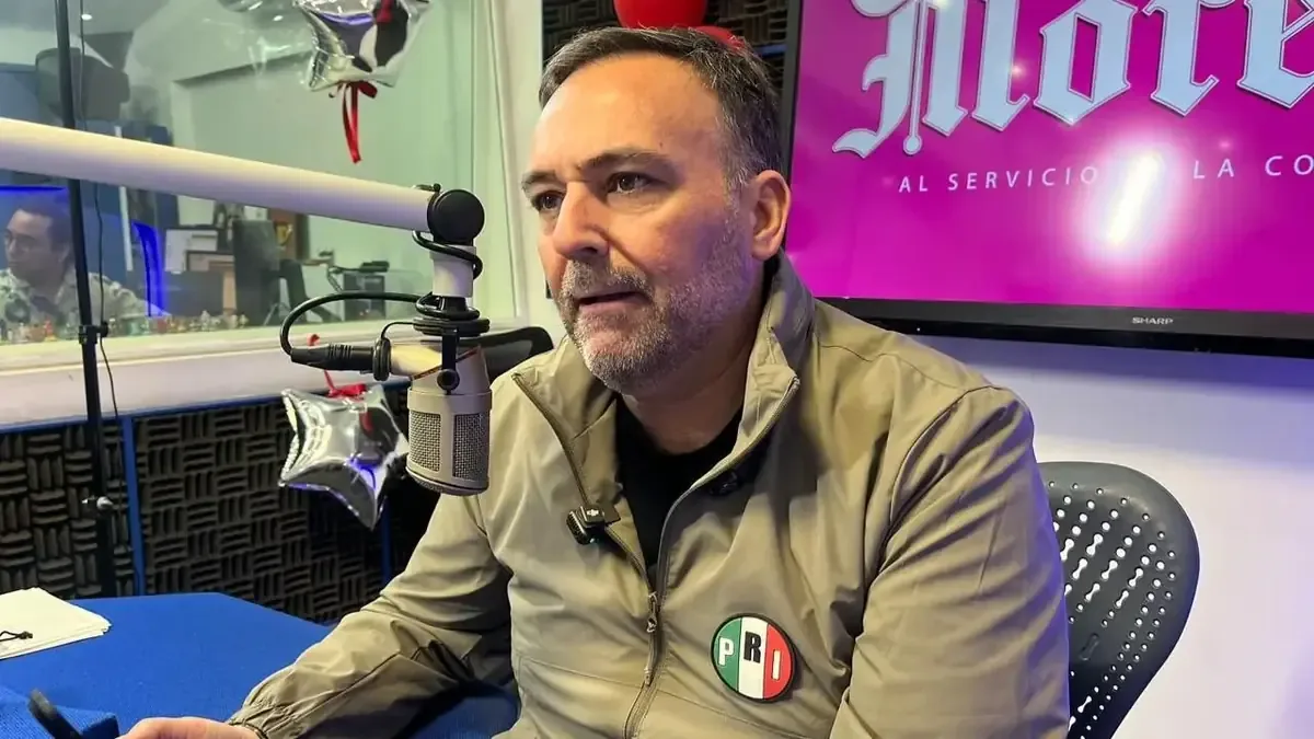 El líder del PRI critica el uso de recursos en mantenimiento con fines políticos.