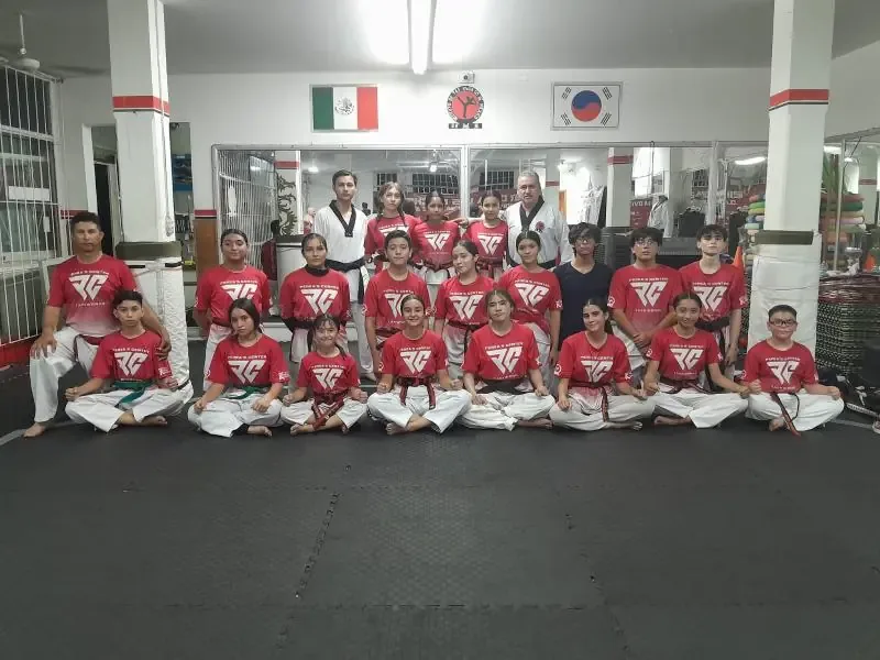 Con casi tres décadas de esfuerzo, Perea forma a nuevas generaciones en el arte marcial.
