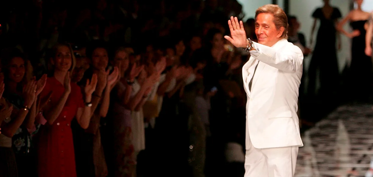 El legado de Valentino Garavani perdura en la alta costura y la cultura pop.