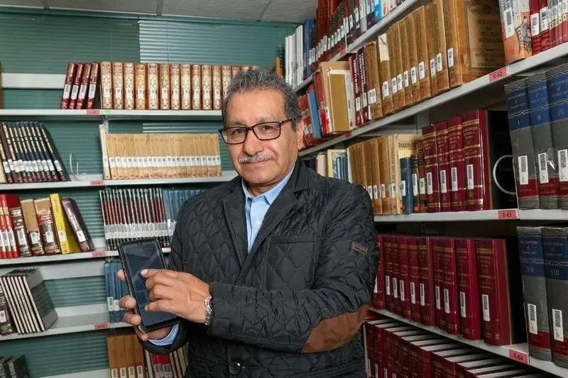 Este formato digital complementa al libro impreso en la transmisión de información.