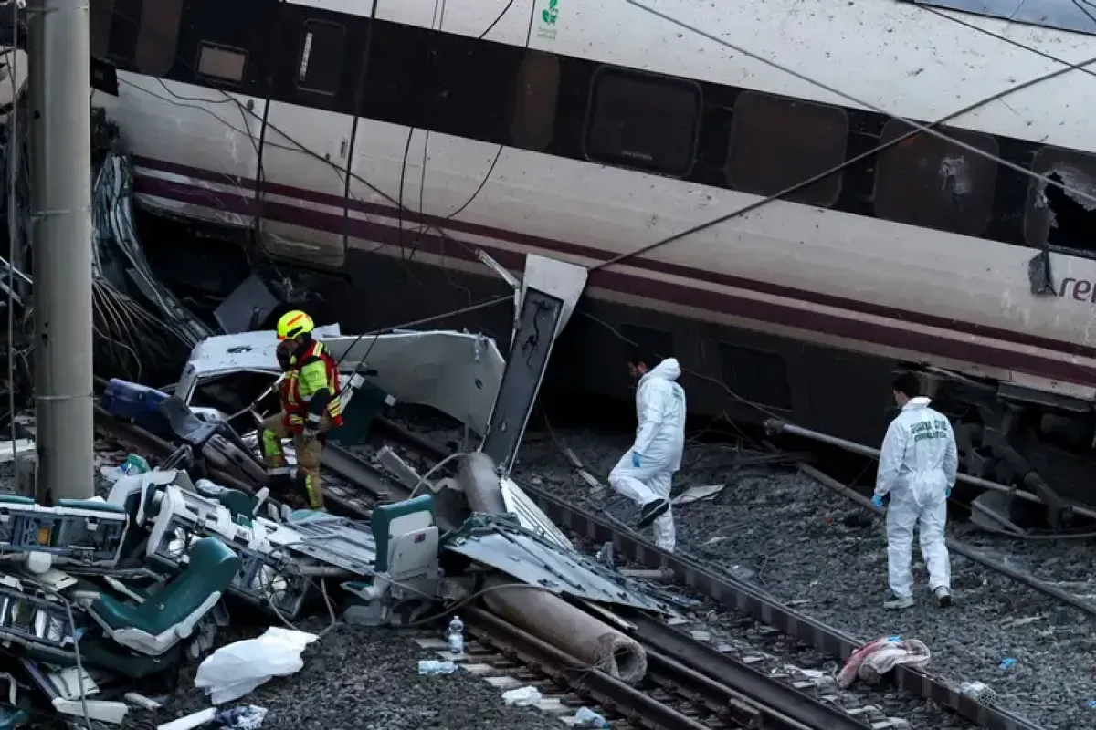 El lugar del trágico descarrilamiento de tren en Adamuz, Andalucía.