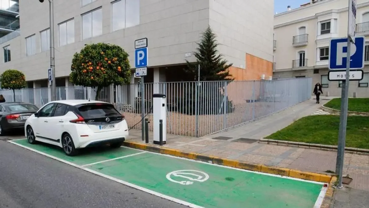 El mantenimiento de puntos de recarga para vehículos eléctricos sigue asegurado y sin costo en Mérida.