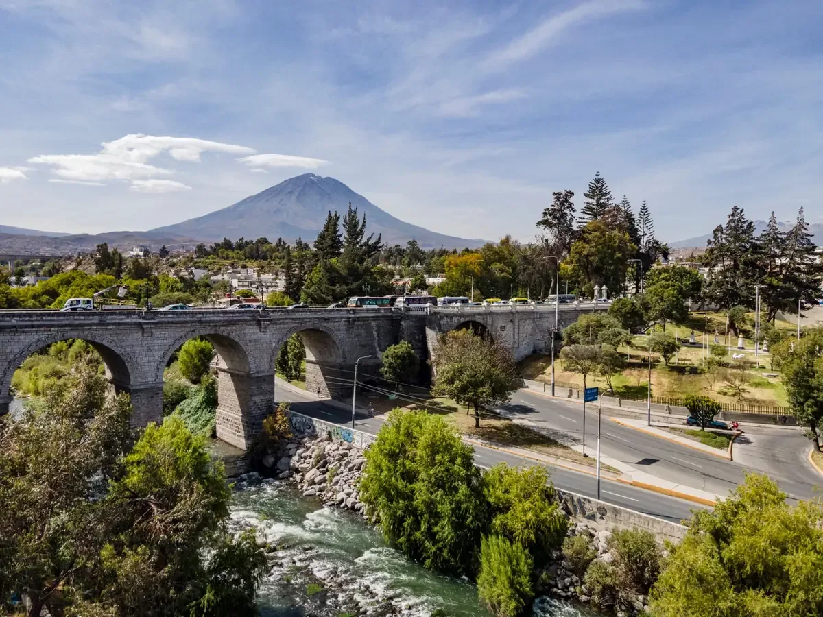 La falta de intervención en el puente de Venustiano Carranza pone en riesgo a cientos de familias en la delegación La Cañada.