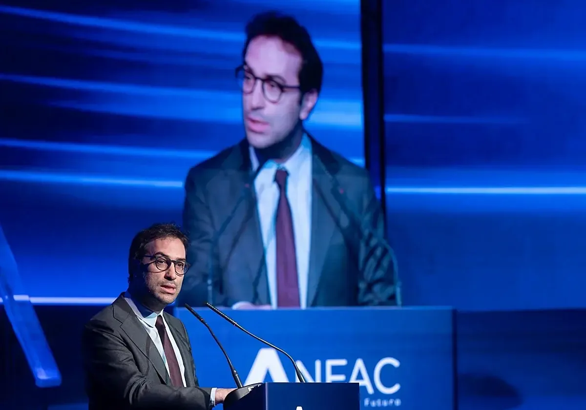 El ministro de Economía resalta la importancia del pacto comercial para el sector automovilístico español.