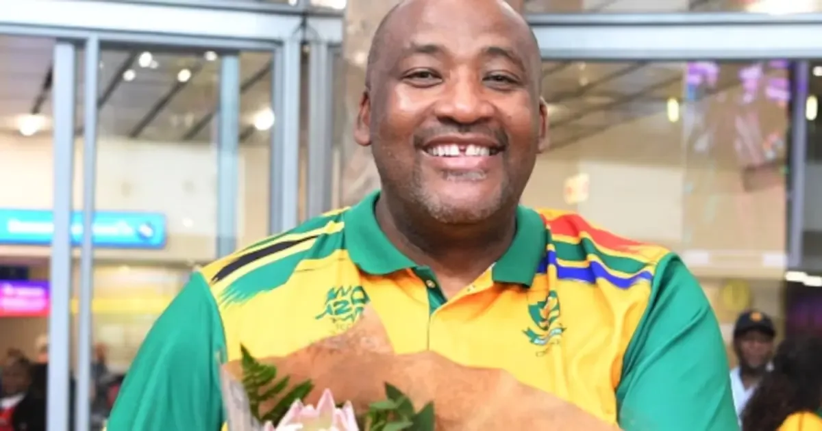 El ministro Gayton McKenzie invita a los sudafricanos a asistir al torneo.