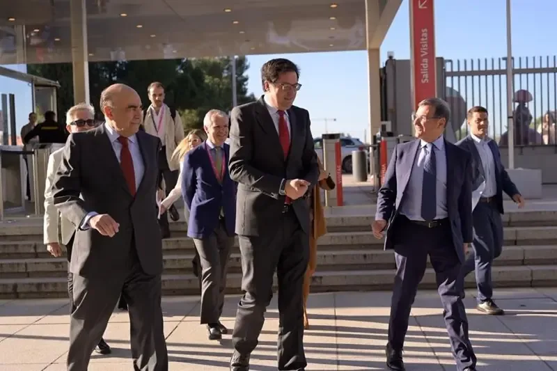 El ministro Óscar López resalta la importancia de la IA para las pymes en un proyecto ambicioso que busca transformar el sector digital.