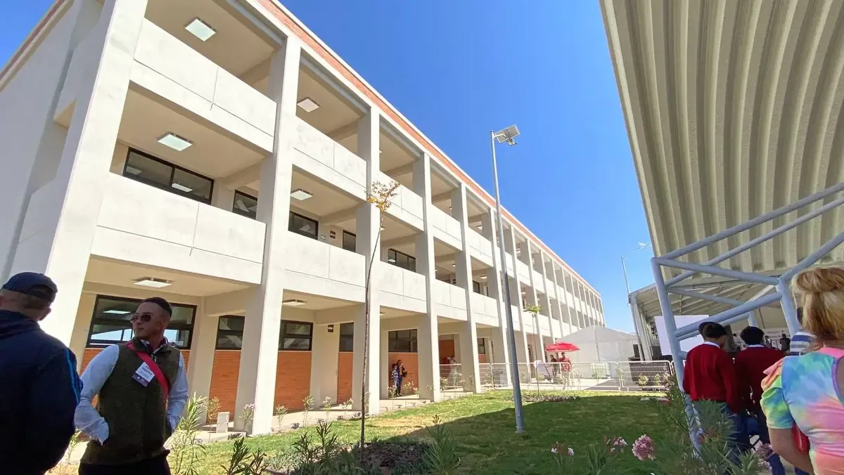 El nuevo centro educativo busca mejorar la cobertura de bachillerato en la región.