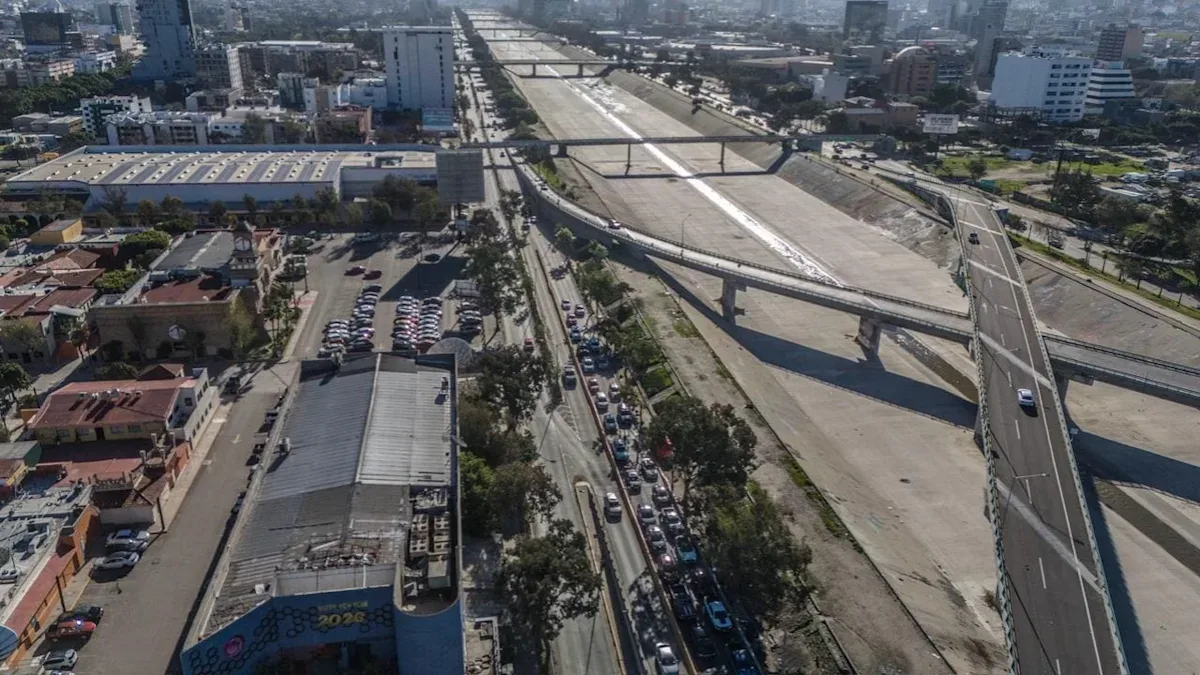 "El nuevo puente a Playas de Tijuana promete agilizar el tráfico fronterizo."