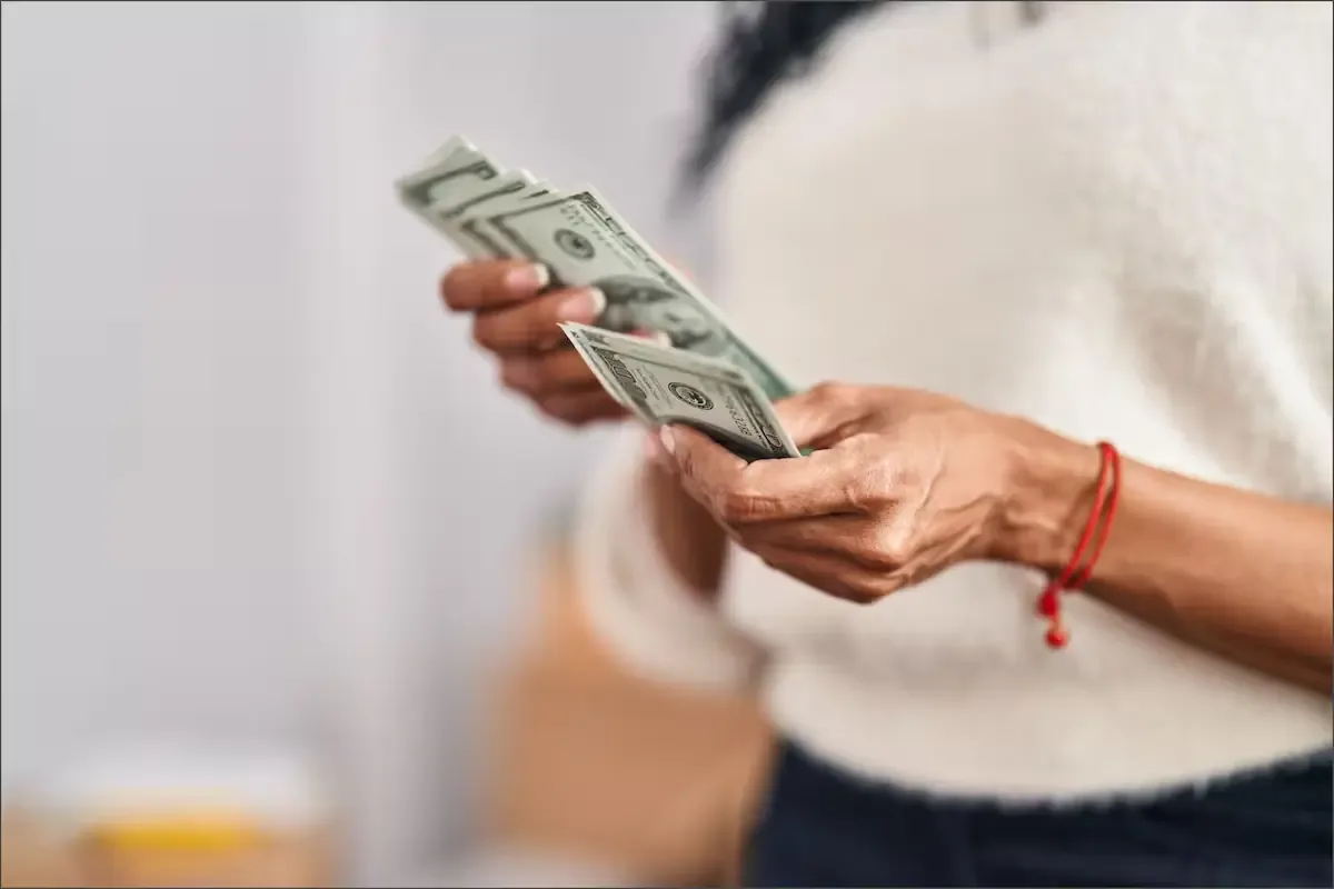 El nuevo salario mínimo se implementará gradualmente hasta 2028, mejorando el poder adquisitivo.