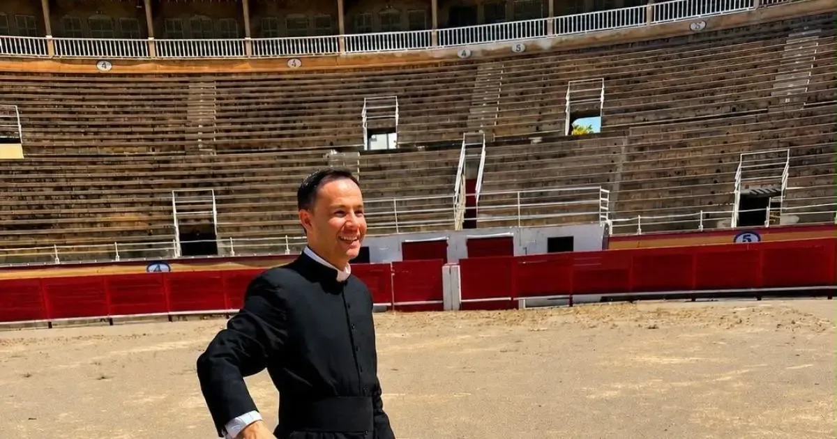 Su enfoque sobre la tauromaquia y la fe revela valores compartidos y un llamado al entendimiento.