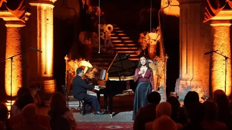El Palacio Municipal celebró la vida del tenor con destacados artistas y un emotivo repertorio.