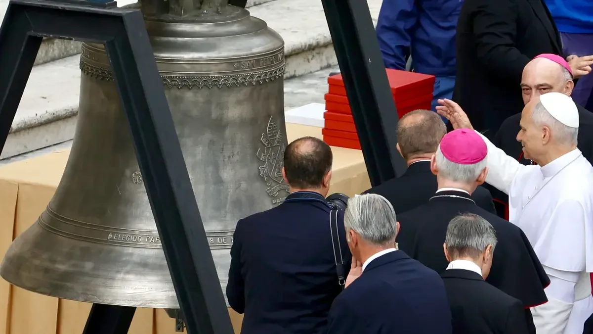 La campana, dedicada a León XIV, regresará a Valencia como símbolo histórico.