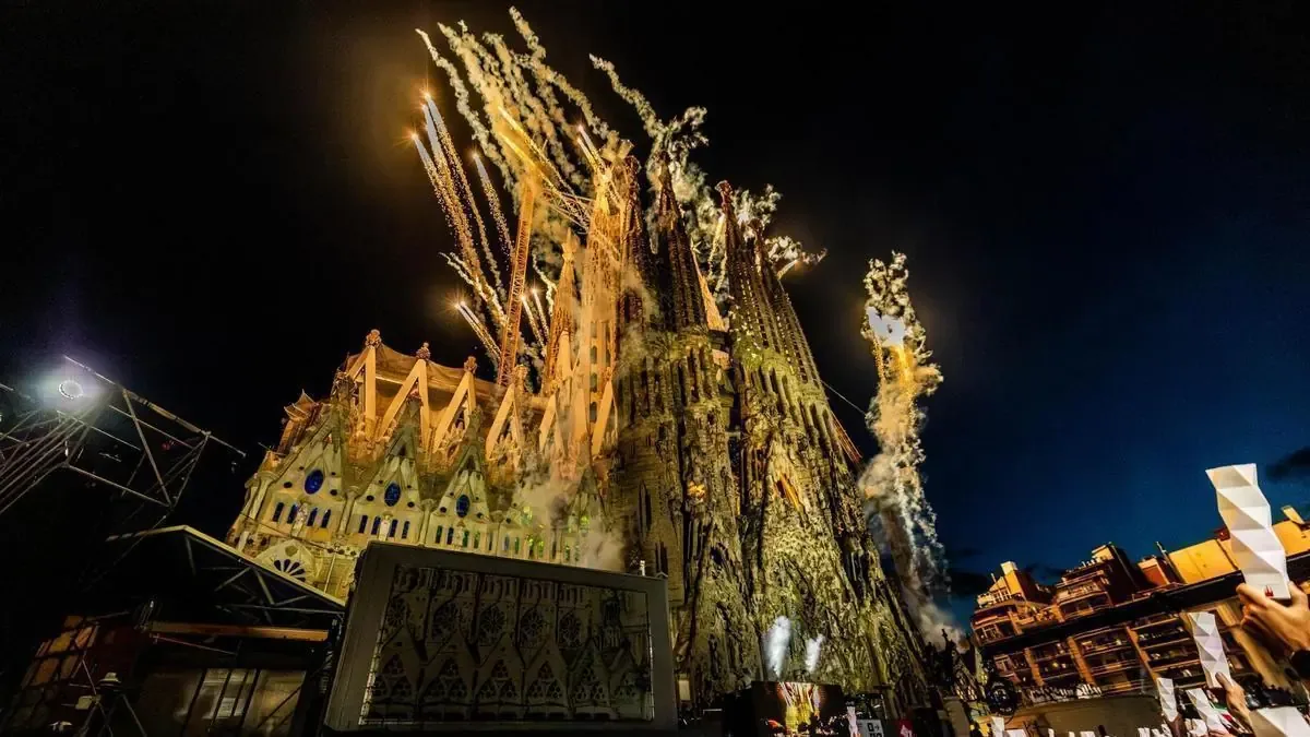 León XIV destaca la belleza de la Sagrada Família durante su visita a Cataluña.