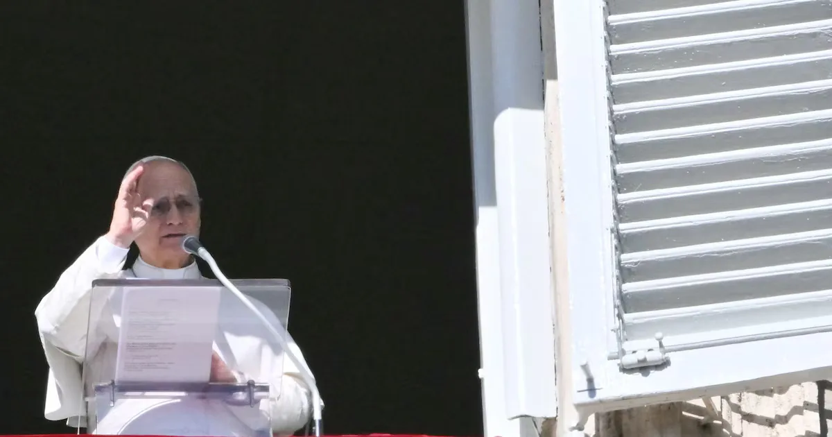 El papa León XIV pide diálogo entre Estados Unidos y Cuba en la Plaza de San Pedro.