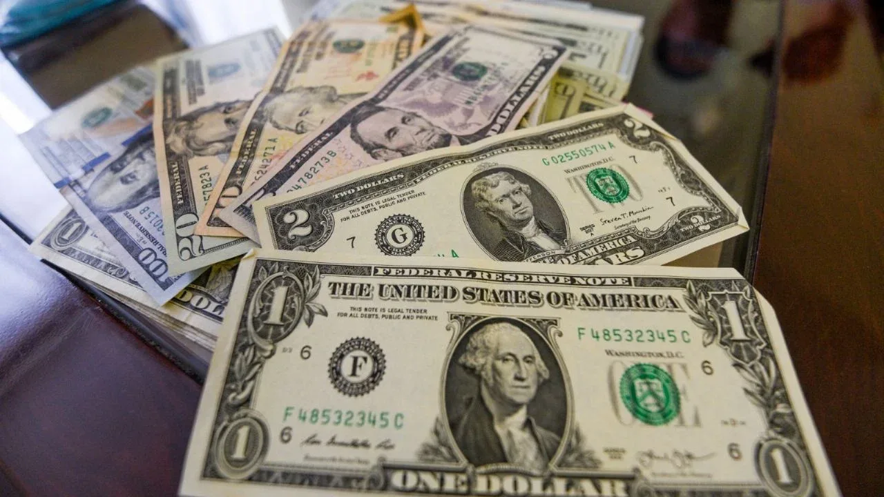 "El peso mexicano cierra en su mejor nivel desde julio de 2024, alcanzando 17.81."