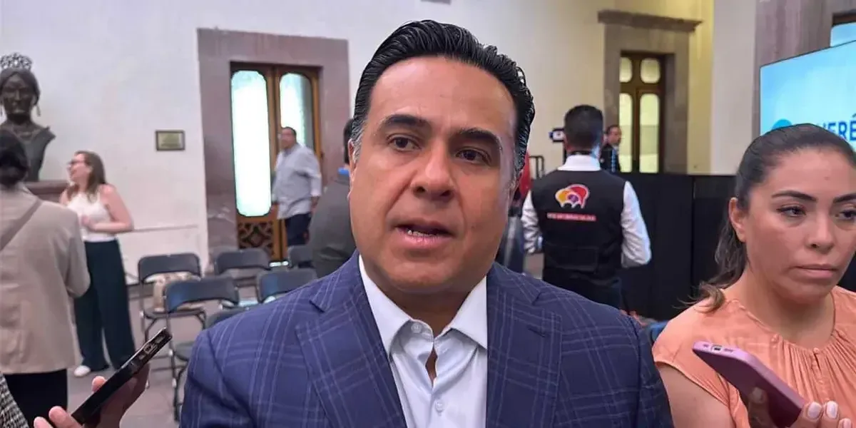 El político busca consolidar su posición en Querétaro de cara a los próximos comicios.