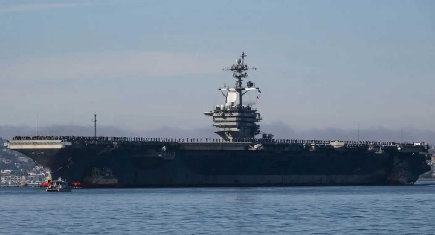 El portaaviones USS Abraham Lincoln en el Océano Índico durante su despliegue.