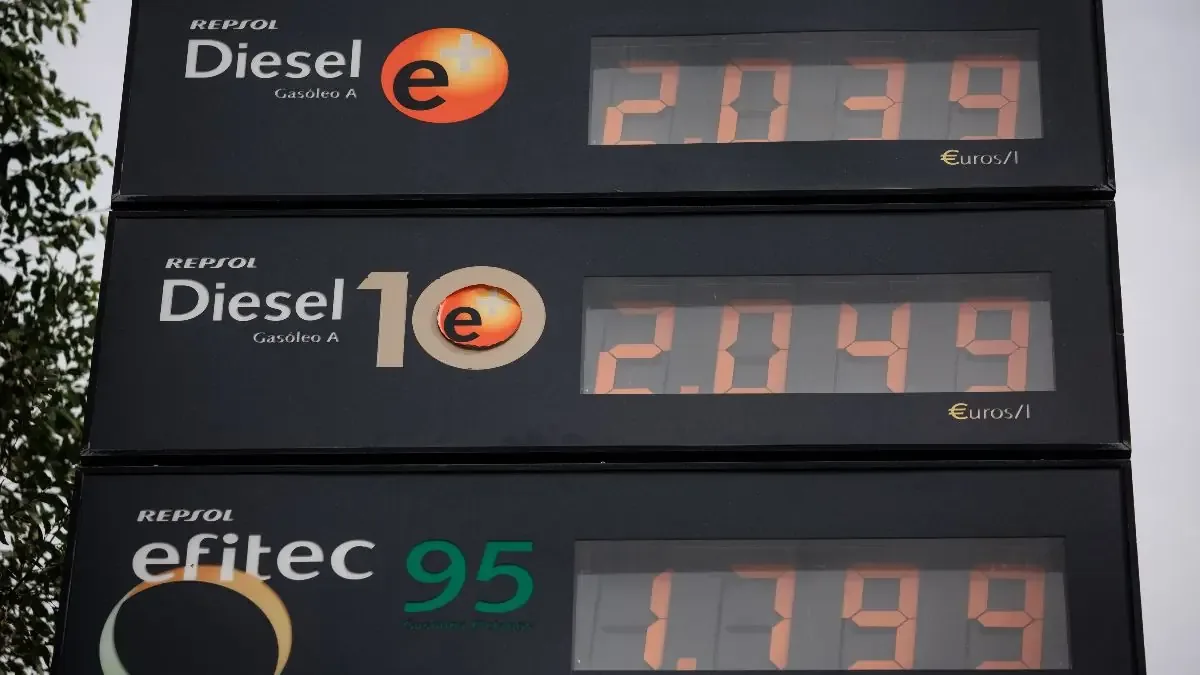 El precio de la gasolina sin plomo sigue en ascenso a pesar de las tensiones internacionales.