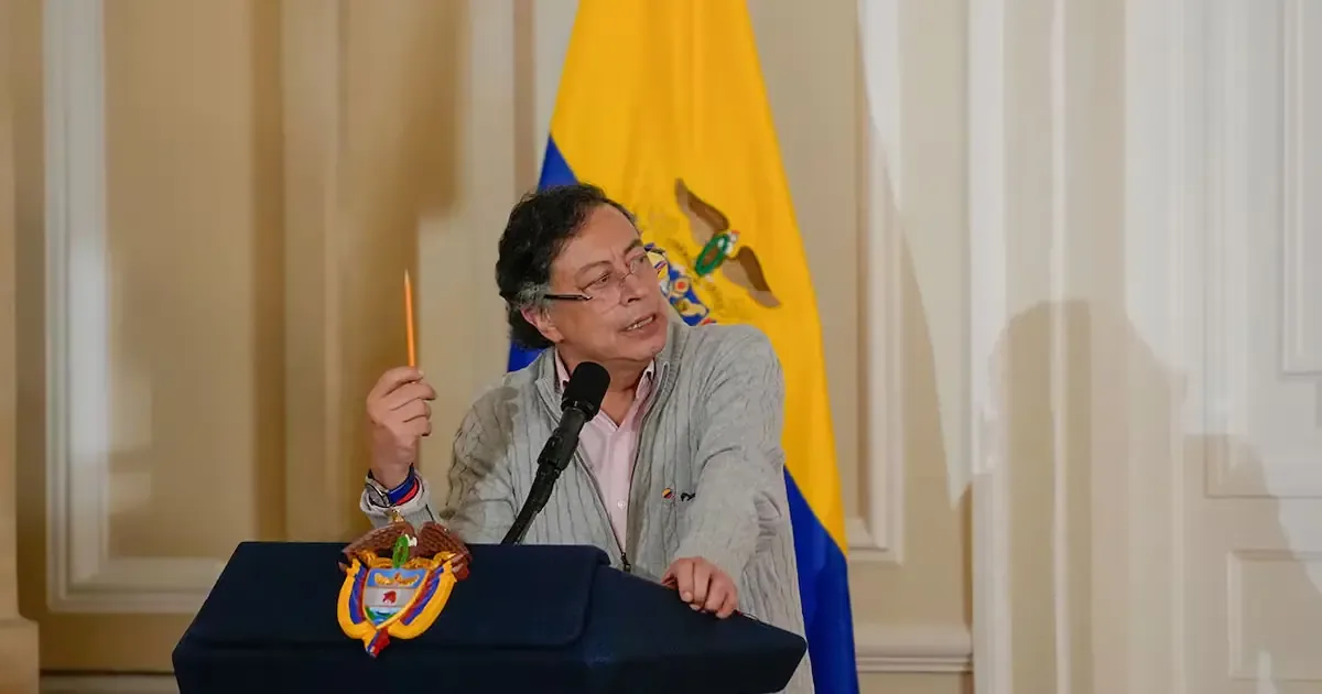El presidente colombiano firmó un decreto de política exterior y rechaza la violencia en la frontera.