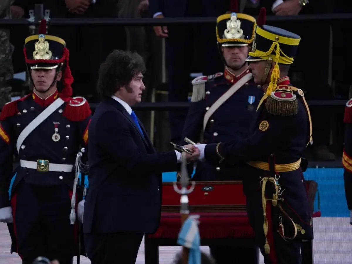 El presidente de Argentina afirmó que el sable corvo es un símbolo poderoso de la nación.