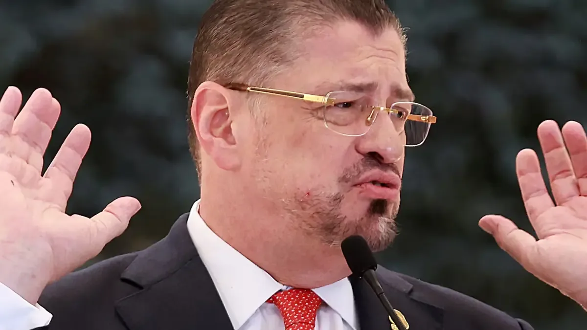 El presidente de Costa Rica habló sobre la situación del narcotráfico y su posible reelección.