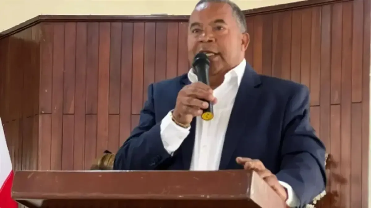 El presidente de la Corriente Magisterial exige medidas urgentes ante la creciente violencia en escuelas.