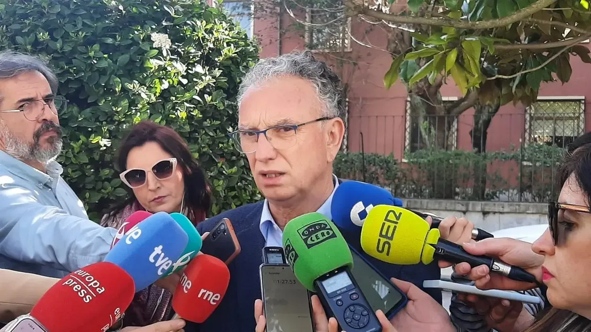 El presidente de la gestora del PSOE de Extremadura busca unificar esfuerzos antes del próximo Congreso Regional.