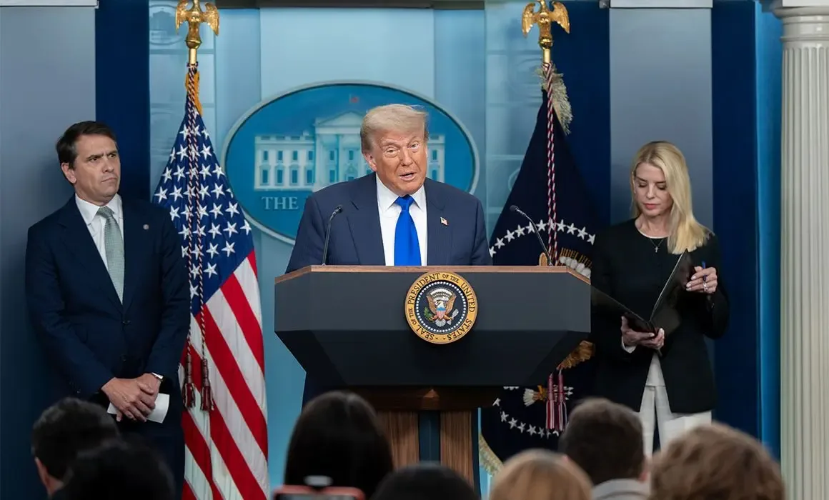 El presidente Donald Trump reacciona ante el tiroteo en Minneapolis.