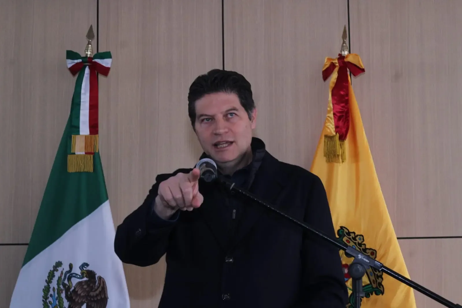 El presidente municipal Alfonso Martínez durante su declaración sobre el joven 'Spaguetti'.