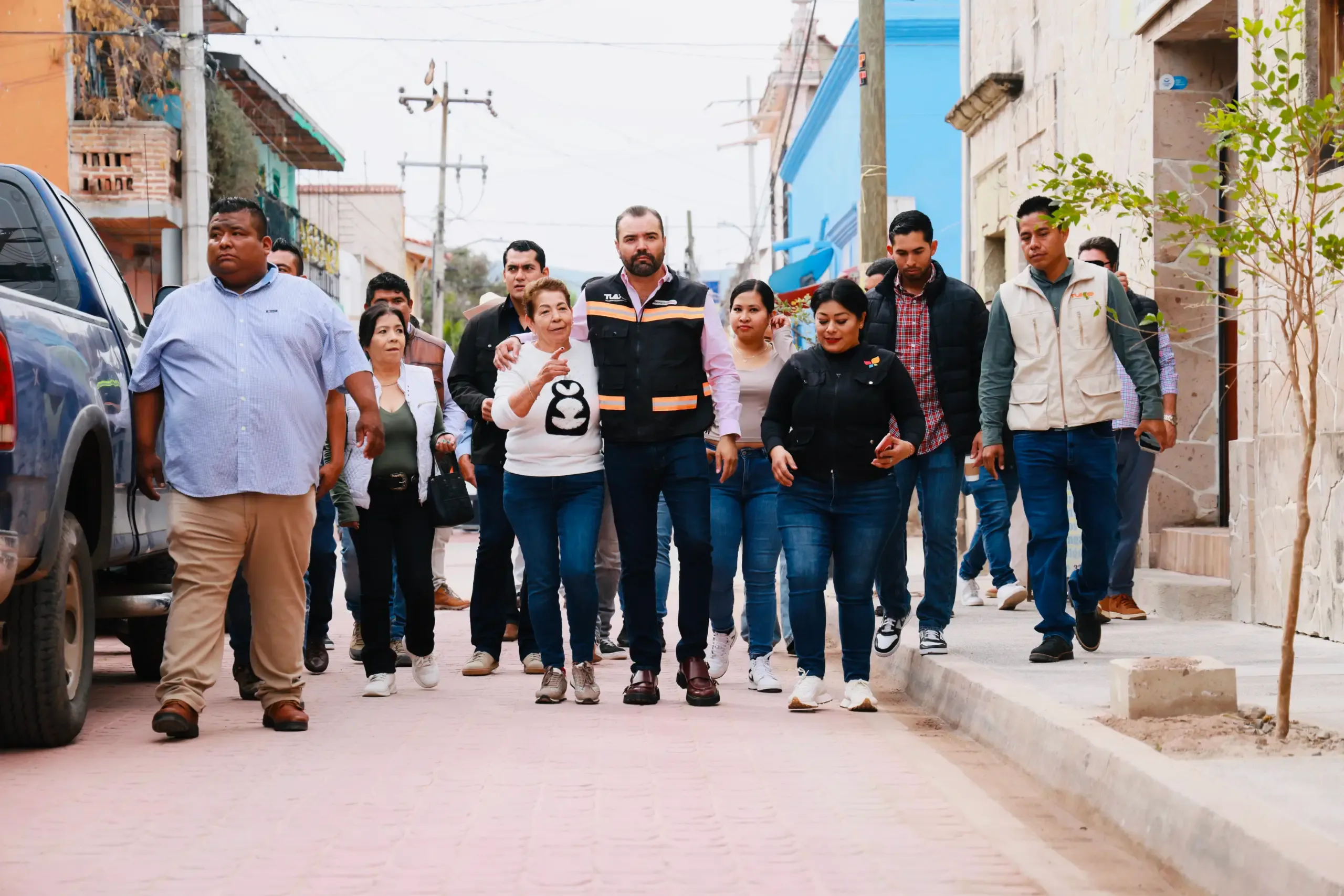 El presidente municipal Gerardo Quirino durante la inauguración de la calle Cuauhtémoc.