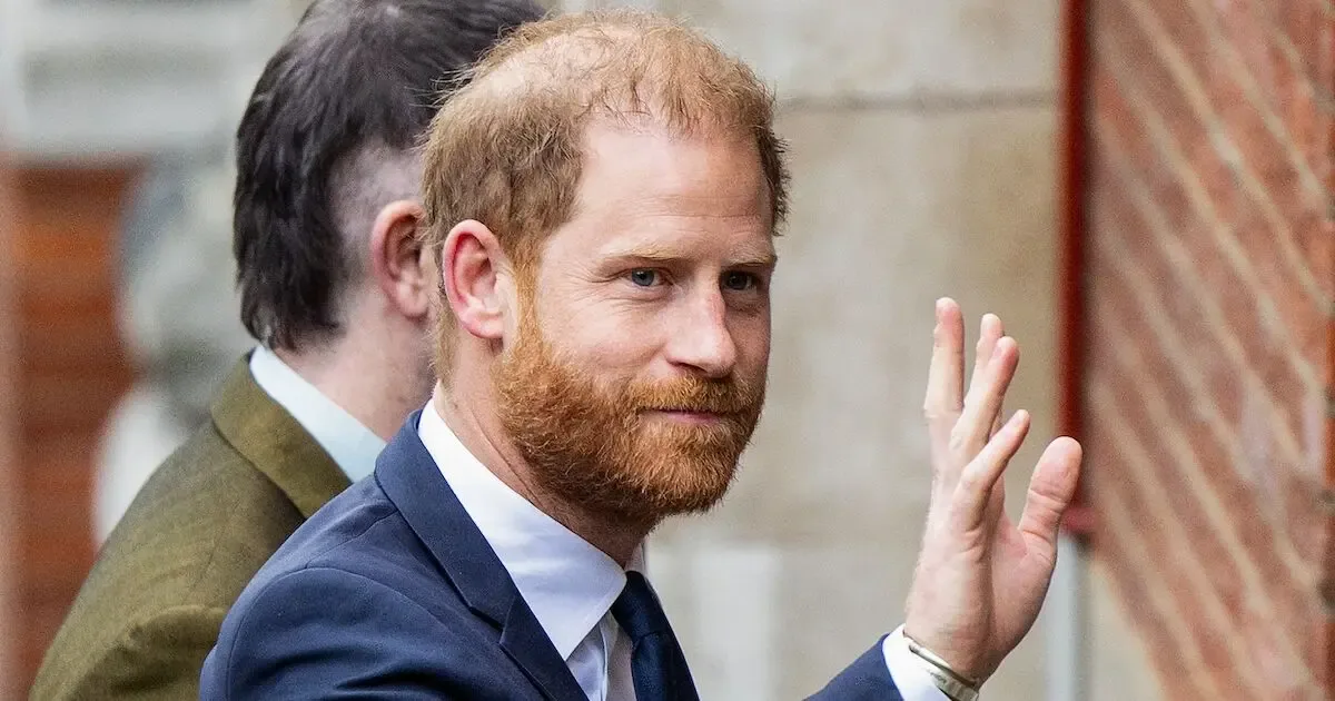 El príncipe Harry llega al tribunal en Londres para el juicio contra el Daily Mail.