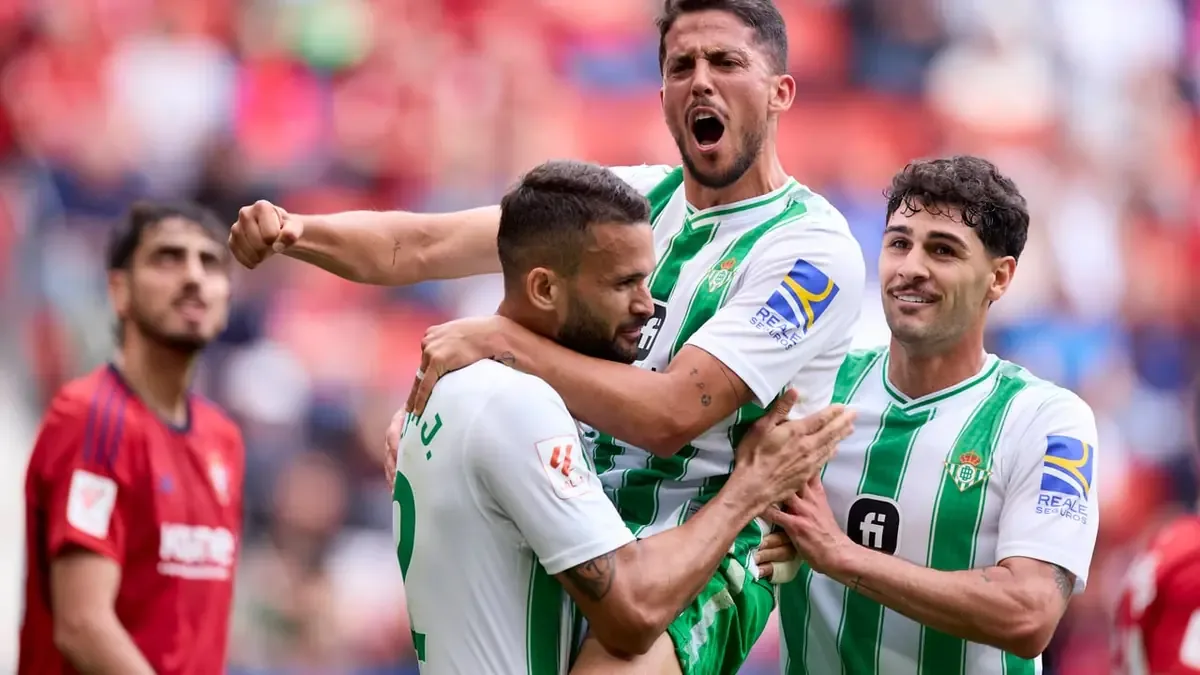 El Real Betis intentará lograr su tercera victoria consecutiva en El Sadar, un estadio donde ha tenido históricamente buenos resultados.