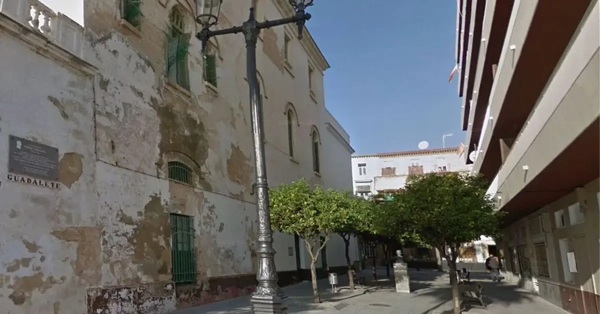 El reciente cambio de la calle Guadalete a Jesús de Los Afligidos reaviva tensiones sobre la toponimia local.