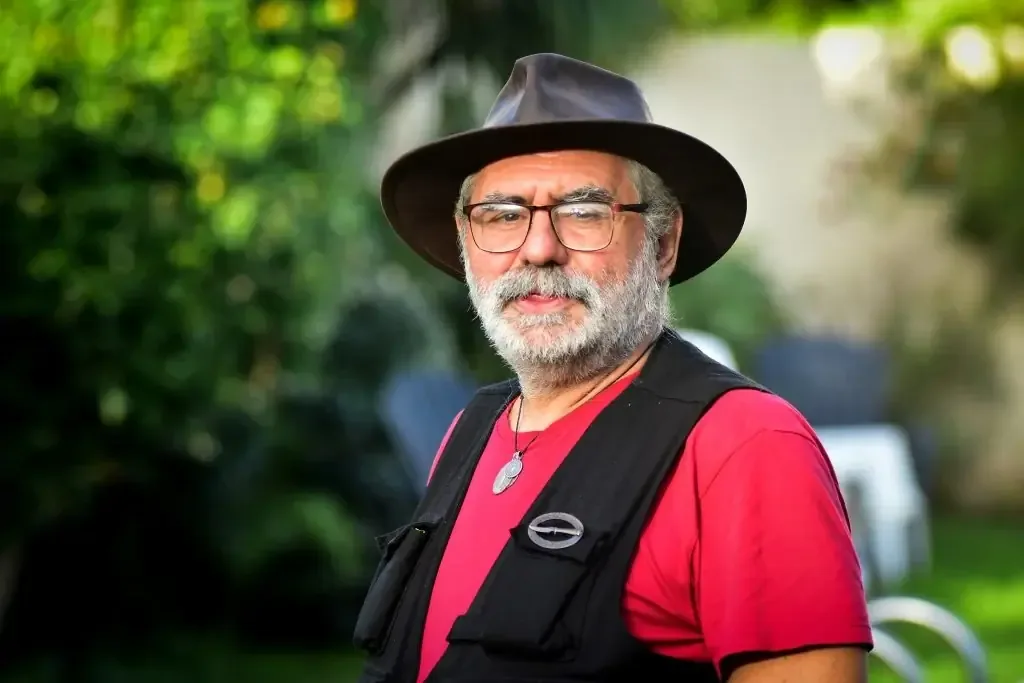El reconocido autor argentino revela la conexión entre su fe y su poesía inspirada en la contemplación.