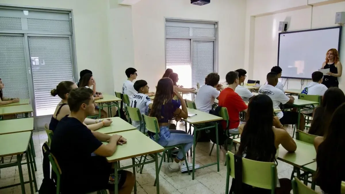El regreso a este modelo educativo busca mejorar la educación secundaria de los estudiantes.