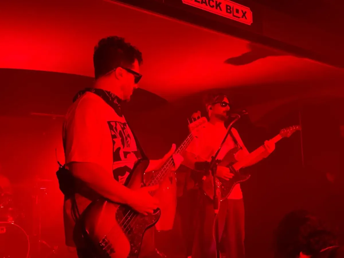 El dúo chileno deleitó a sus seguidores con un enérgico show en Black Box.