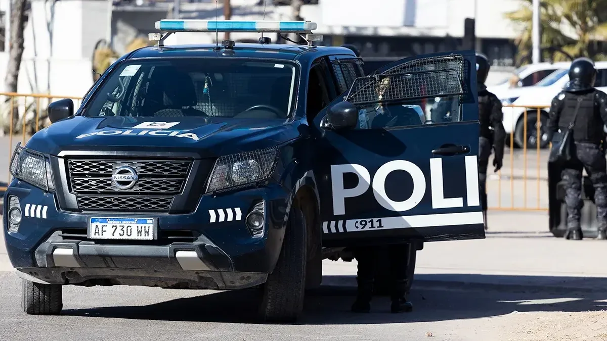 El robo de un vehículo oficial generó un amplio operativo de búsqueda y detención en la zona.